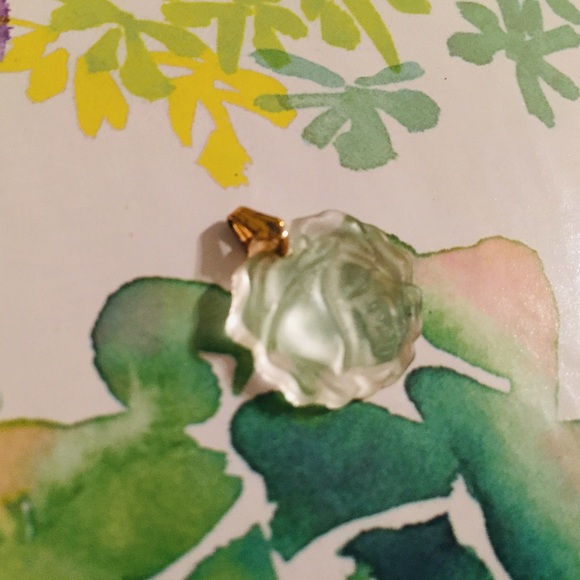 🌹Acrylic Rose Pendant🌹 - Picture 2 of 5